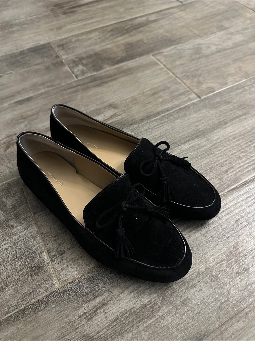 Ann Taylor Black Suede Tassel Loafers Sz 9